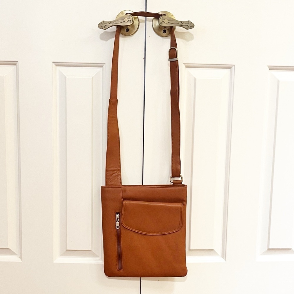 Paul & Taylor USA Caramel Brown Leather Crossbody Bag adjustable strap. Like new - Picture 8 of 12